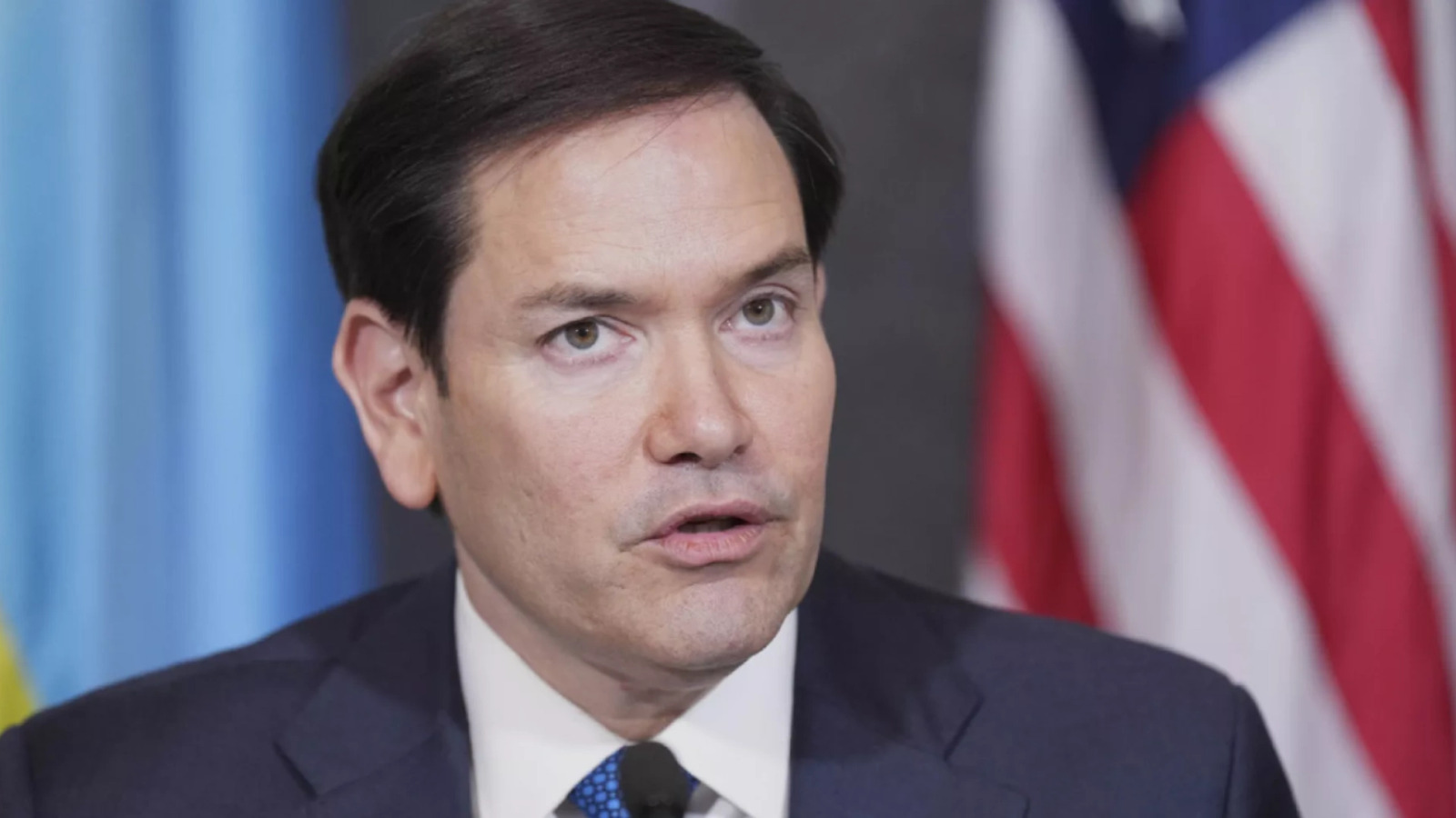 الادعاء بأن وزير الخارجية الأميركي صرح باحتمال انهيار السلطة السورية انتقائي