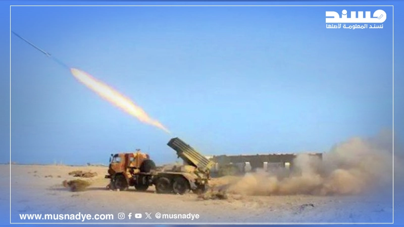 صورة لقصف قوات حكومية على جماعة الحوثي عام 2015 وليست مناورات للحوثي على الحدود السعودية