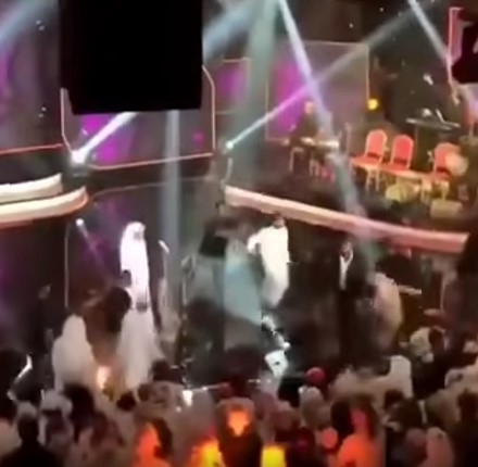 لا صحة لفيديو الاعتداء وطرد الفنان عيضة المنهالي بسبب أغنية عن تل أبيب