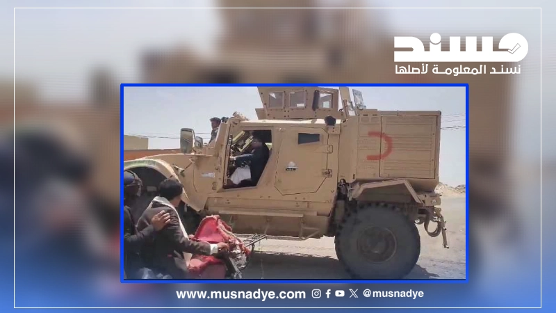 فيديو قديم لمدرعة عسكرية يقودها قيادي حوثي في صنعاء وليس حديثًا