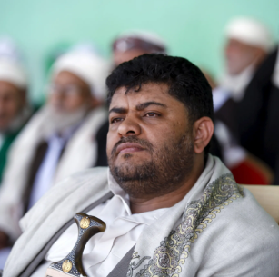 فيديو يُزعم أنّه يُوثّق حضور محمد علي الحوثي حفل 26 سبتمبر بصنعاء.. ما حقيقته؟