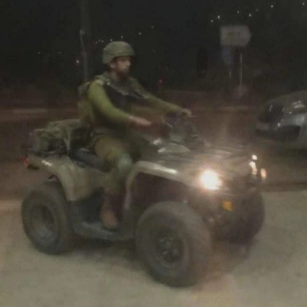 صورة مولَّدة بالذكاء الاصطناعي لاقتحام جنود الاحتلال بلدة دير الغصون