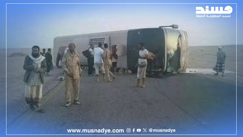 الصورة المتداولة قديمة وتعود لانقلاب حافلة في 2018 وليست حادثًا حديثًا في عدن