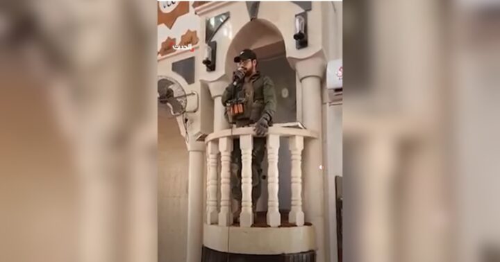 حقيقة المقطع المتداول حول تدنيس جندي إسرائيلي مسجداً في سوريا.. يعود إلى مخيم جنين عام 2023