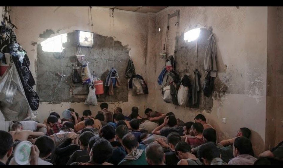 صورة معتقلي تعز المتداولة تعود لسجن جنوب الموصل في العراق
