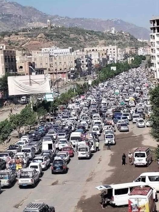 لا صحة للصورة المتداولة لازدحام المدخل الشرقي لمدينة تعز