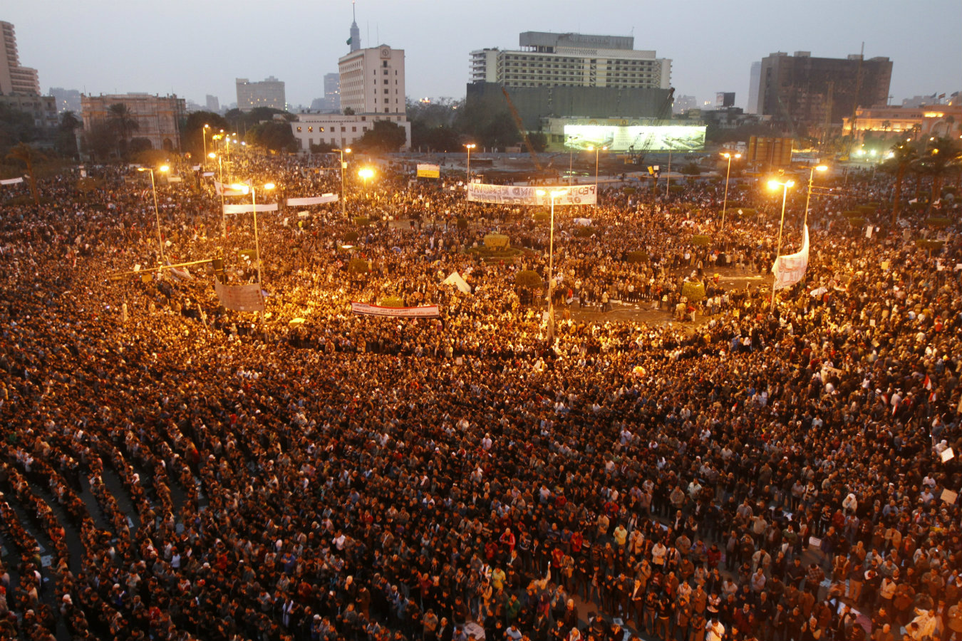 من قتل المتظاهرين في ثورة 25 يناير؟