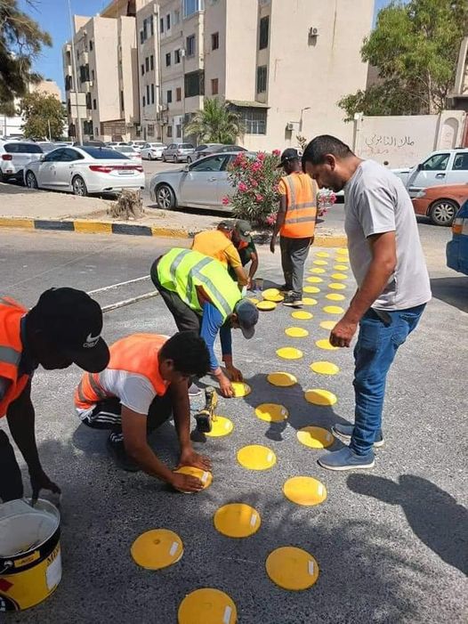 مضلل: لم تعلن بلدية طرابلس إستبدال جميع المطبات بمخفضات السرعة وإنما تم تركيب مطب صناعي في تقاطع نادي الشط فقط